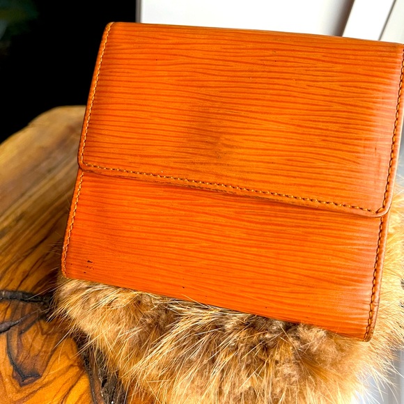 Vintage Louis Vuitton Caramel Epi Leather Men’s Wallet - Picture 6 of 10